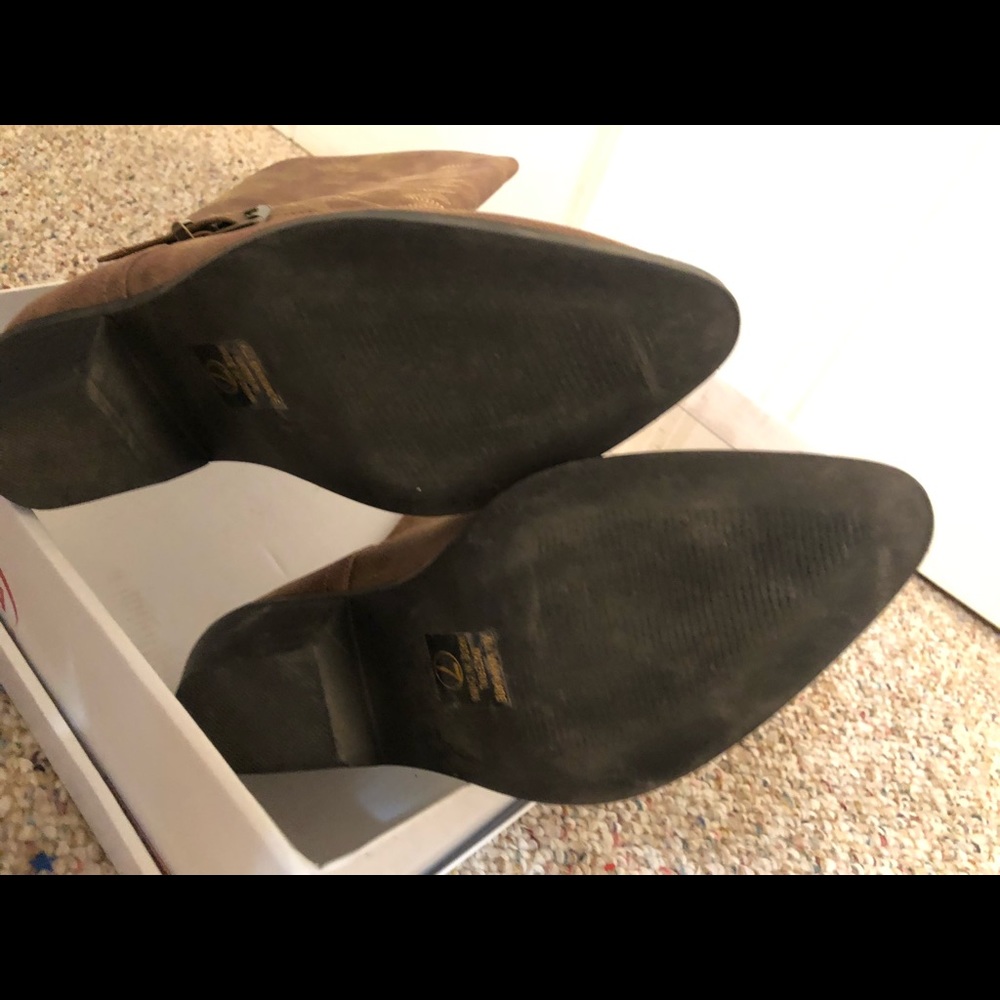 Boots - Picture 3 of 3